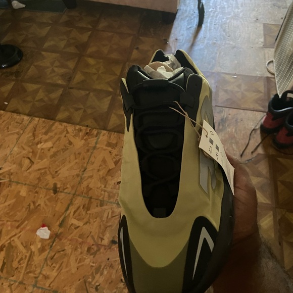 Yeezy 700 mvn main image 4